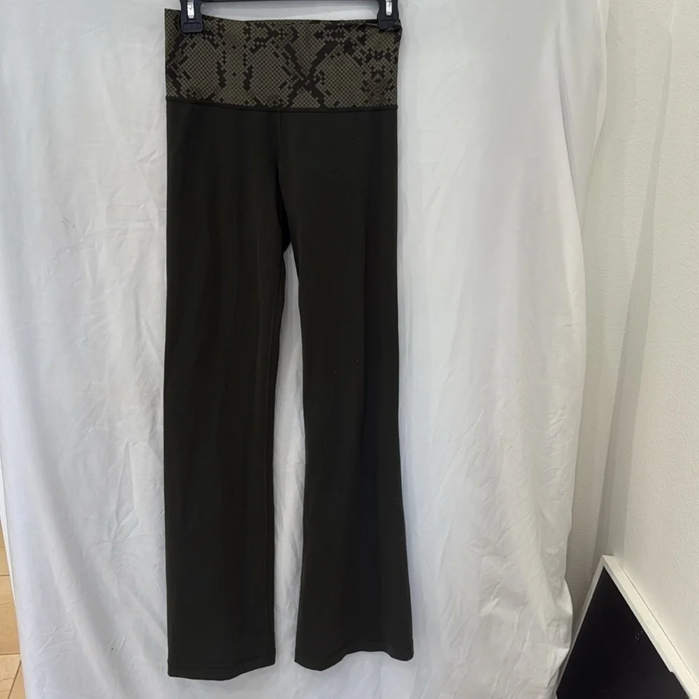 Lululemon Groove Pant green with snake skin long pant see measurements - Picture 2 of 5